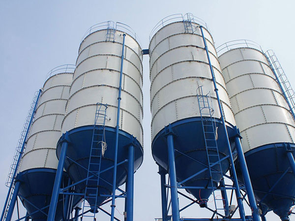 Regular maintenance method of cement silo